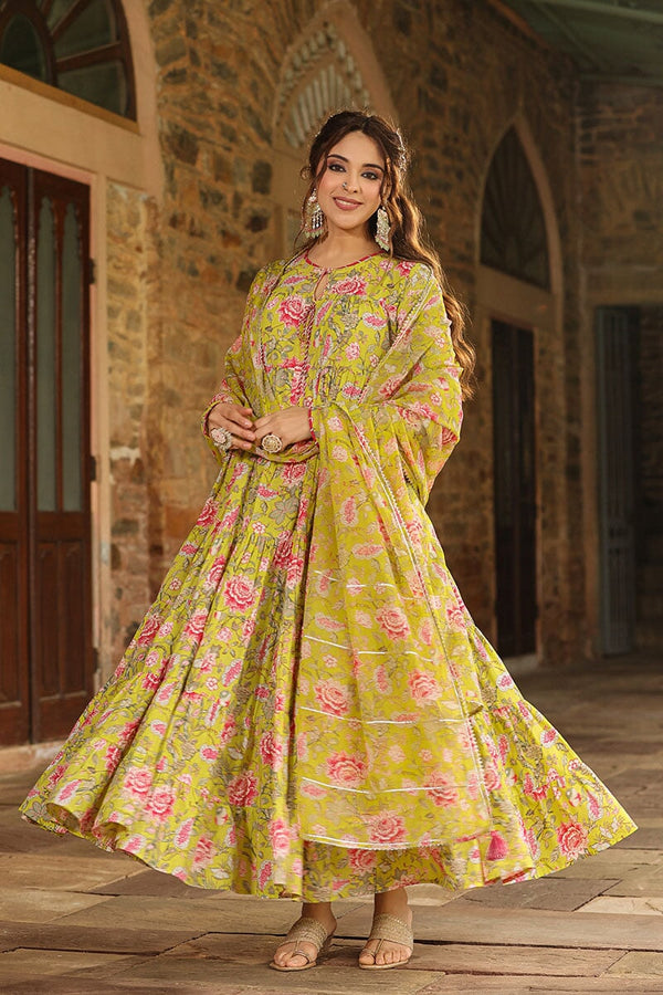 organza dress suit It feels like liquid organza is everywhere right now, and honestly, I'm kind of obsessed. The way it catches the light, giving that almost-wet, luminous effect. Absolutely stunning.This trend is being driven