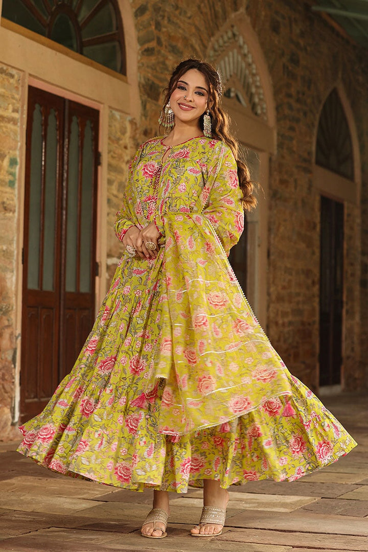 Rida Tiered Green Long Floral Printed Suit Set With Pant And Dupatta