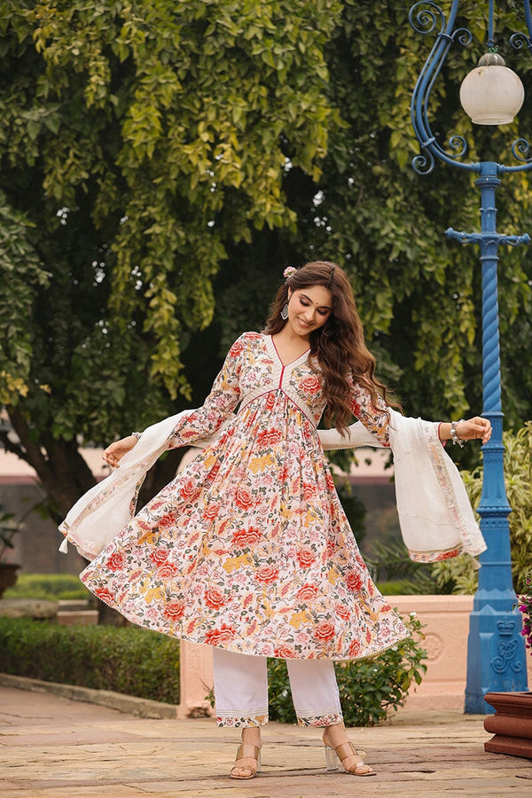 Nargis White Flower Alia Set With Pant And Dupatta