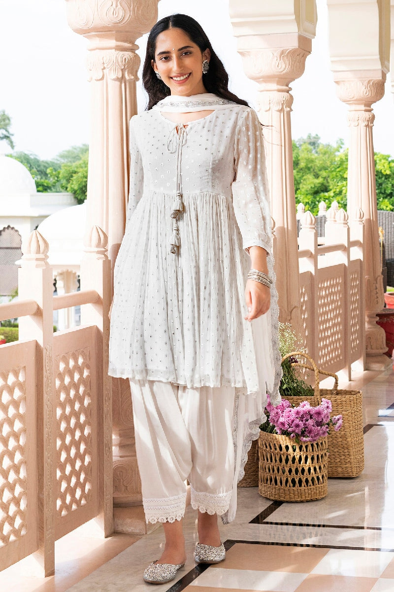 Zargul White Lurex Kurta mit Schlag und Salwar & Dupatta